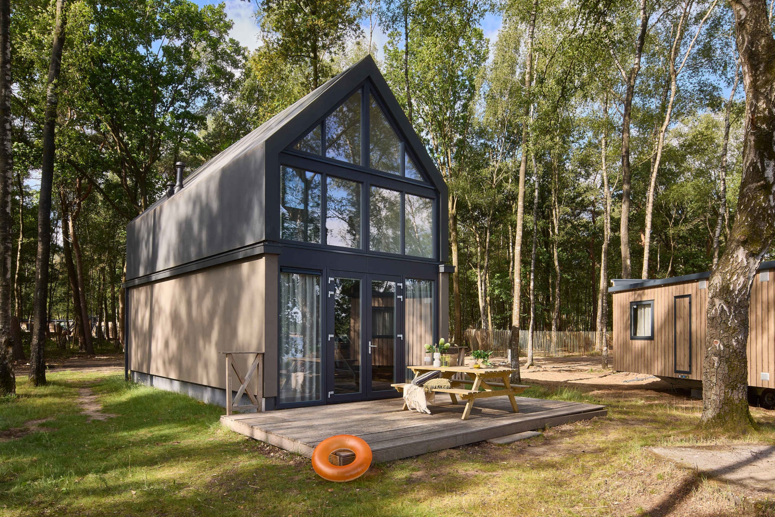 vooraanzicht-villa-maji-terras-bos-lake-resort